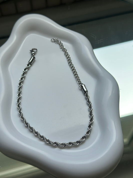 Twisted Chain